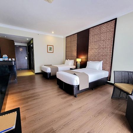 סרי קמבאנגן Mines Beach Resort Hotel מראה חיצוני תמונה