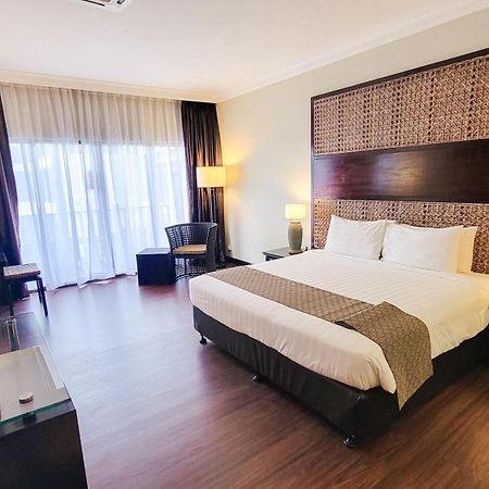 סרי קמבאנגן Mines Beach Resort Hotel מראה חיצוני תמונה