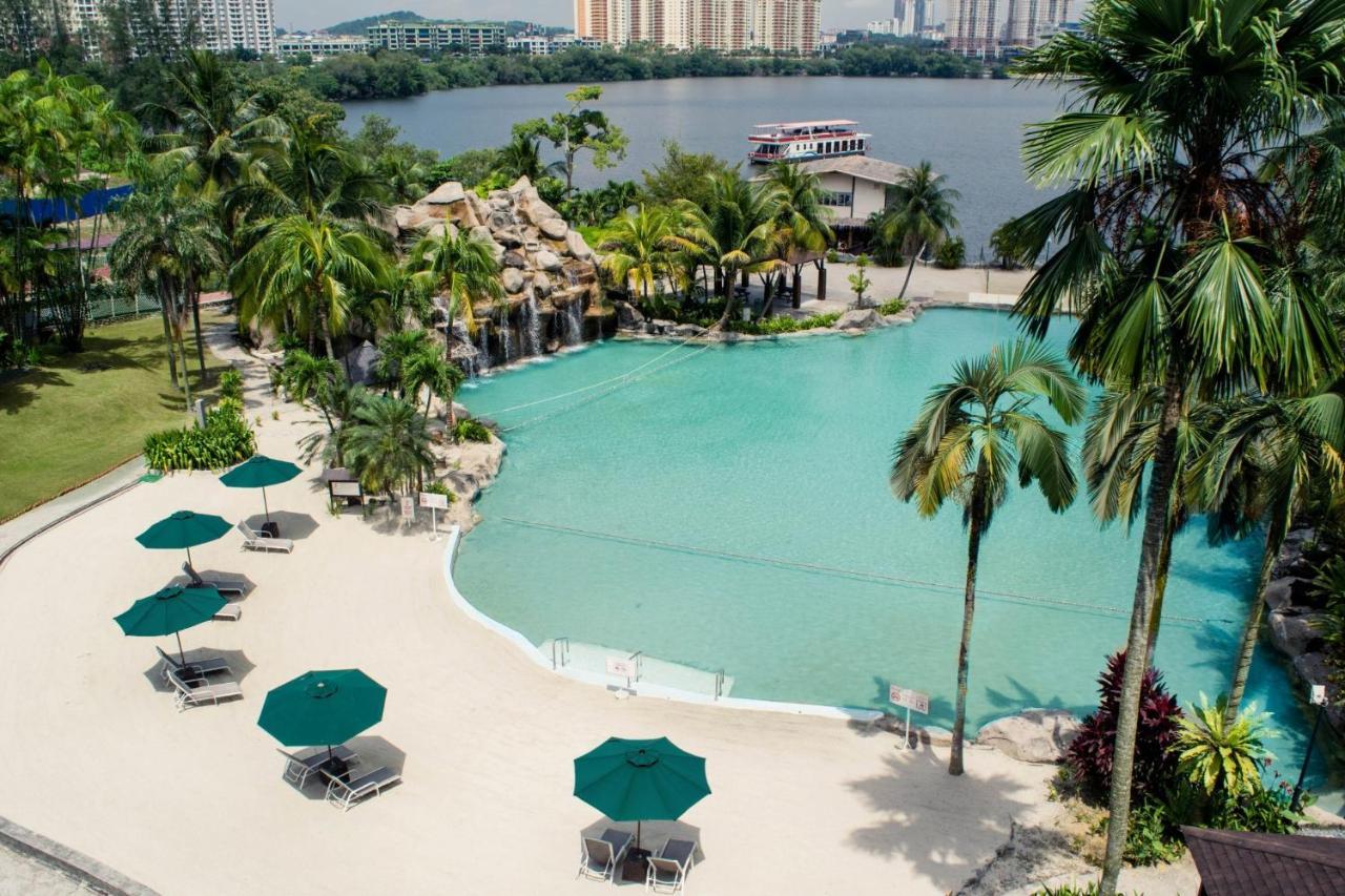 סרי קמבאנגן Mines Beach Resort Hotel מראה חיצוני תמונה