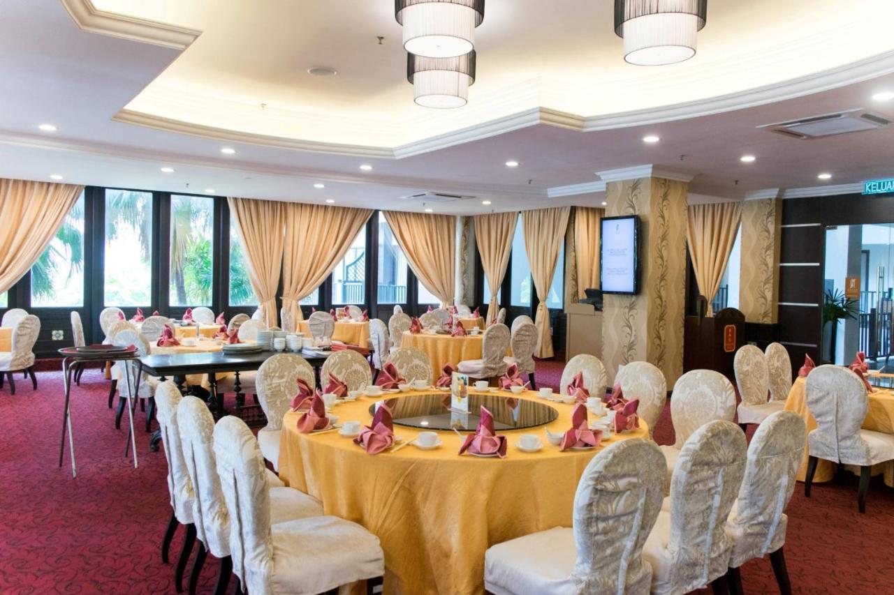 סרי קמבאנגן Mines Beach Resort Hotel מראה חיצוני תמונה