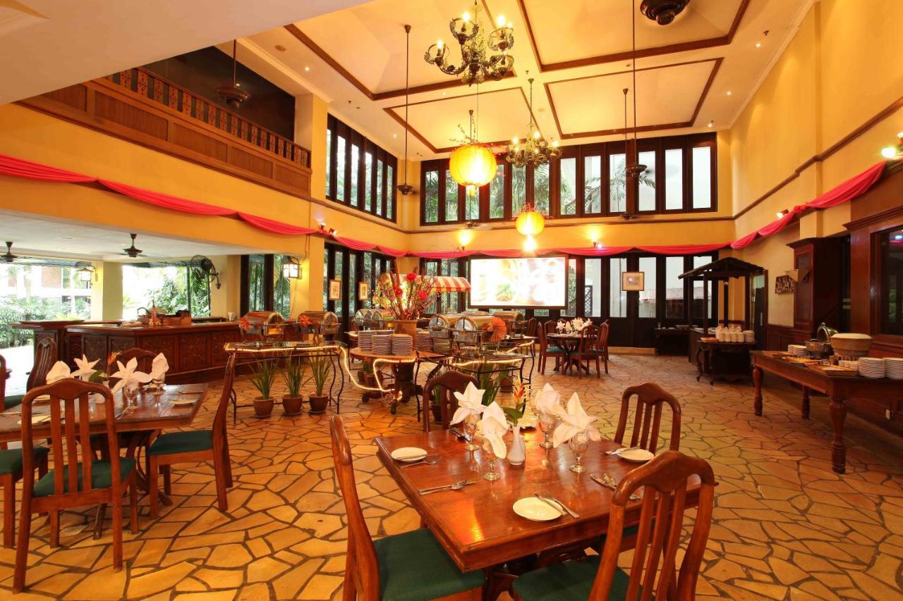 סרי קמבאנגן Mines Beach Resort Hotel מראה חיצוני תמונה