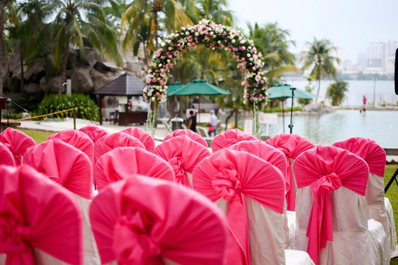 סרי קמבאנגן Mines Beach Resort Hotel מראה חיצוני תמונה