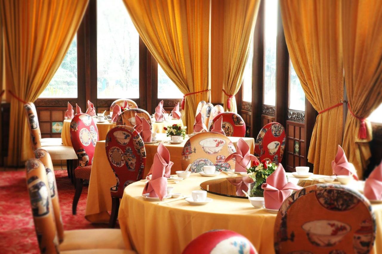 סרי קמבאנגן Mines Beach Resort Hotel מראה חיצוני תמונה