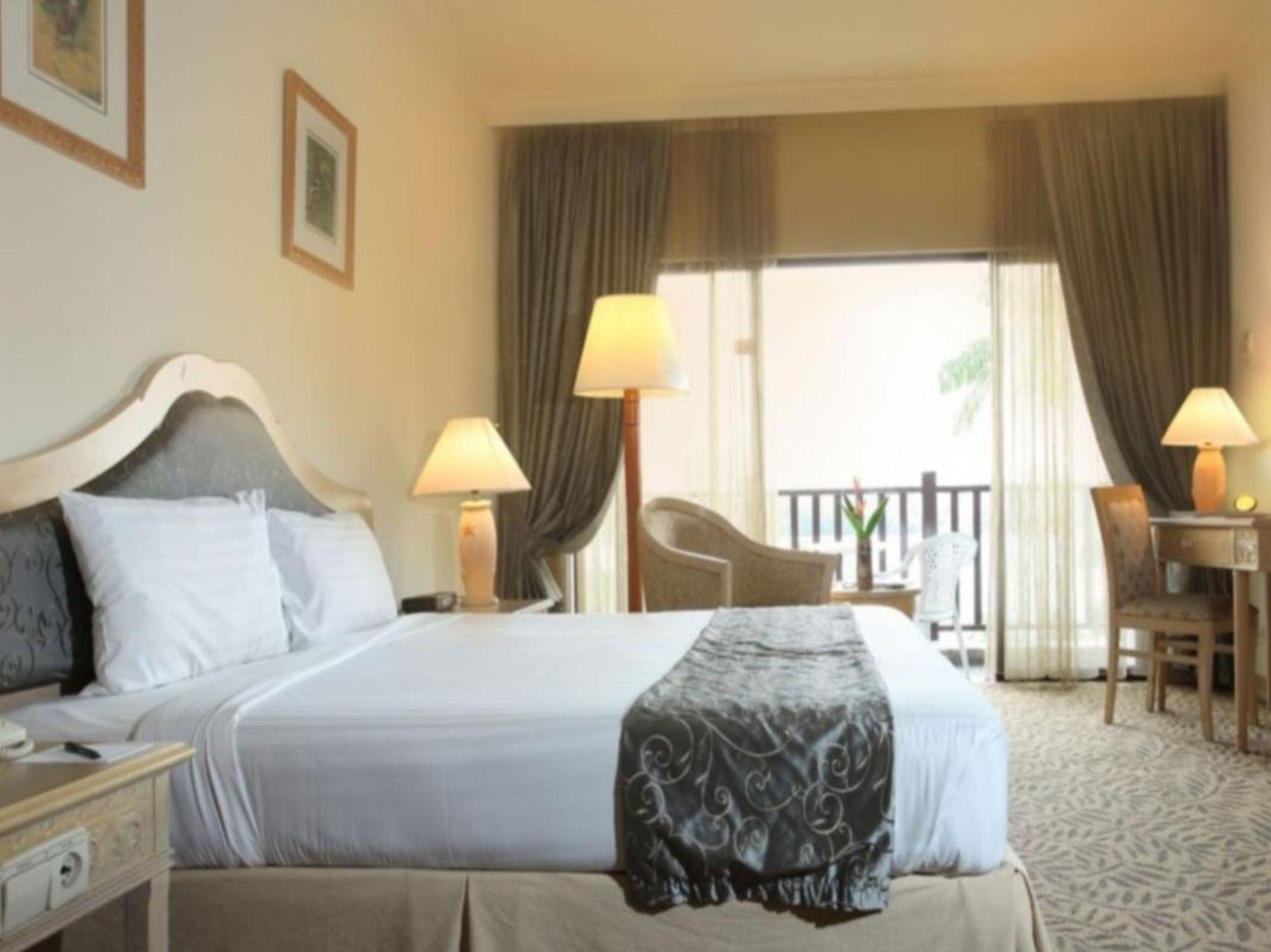 סרי קמבאנגן Mines Beach Resort Hotel מראה חיצוני תמונה