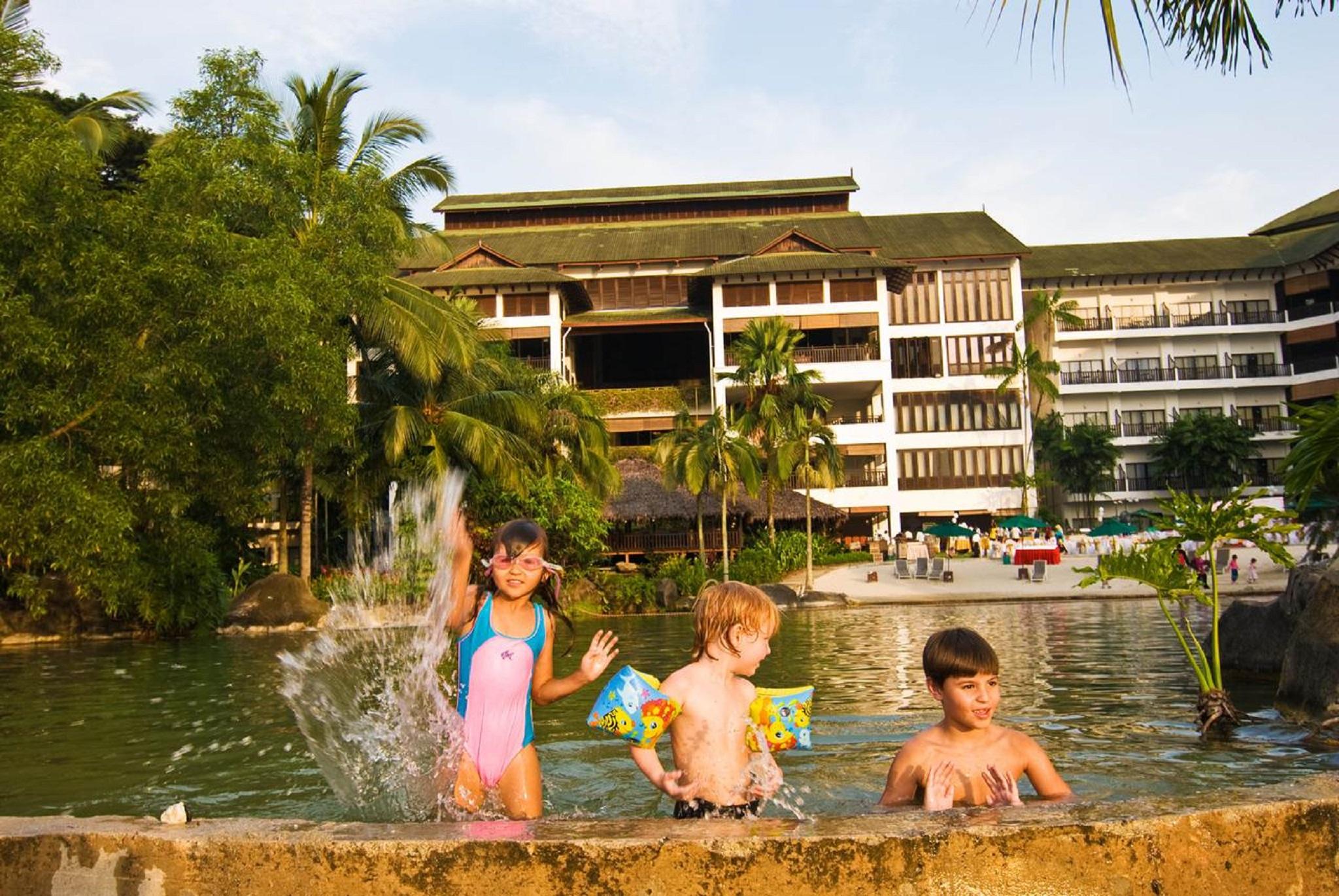 סרי קמבאנגן Mines Beach Resort Hotel מראה חיצוני תמונה