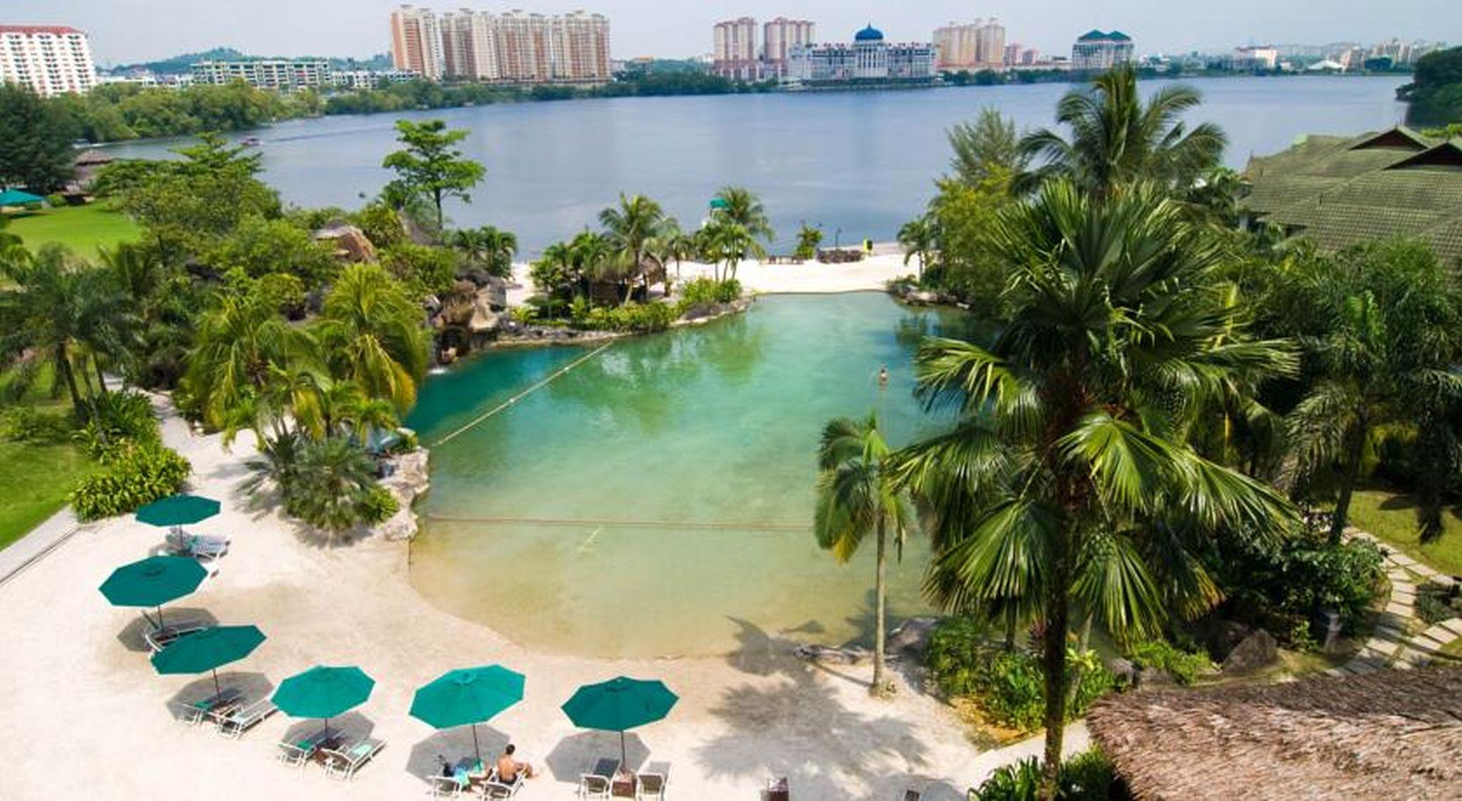 סרי קמבאנגן Mines Beach Resort Hotel מראה חיצוני תמונה