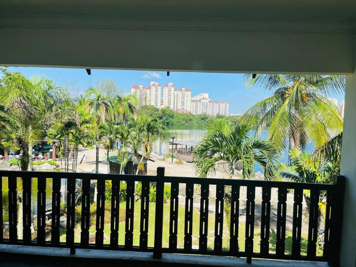 סרי קמבאנגן Mines Beach Resort Hotel מראה חיצוני תמונה