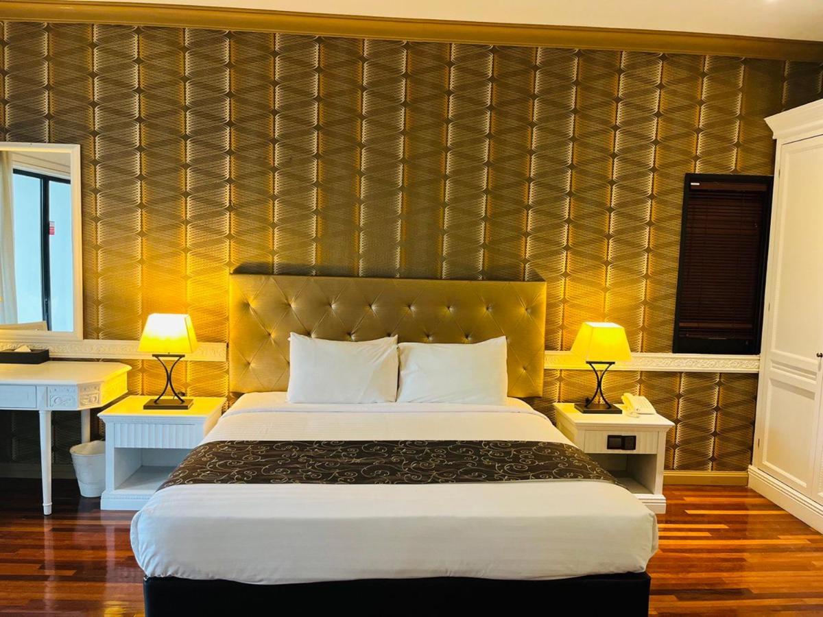 סרי קמבאנגן Mines Beach Resort Hotel מראה חיצוני תמונה