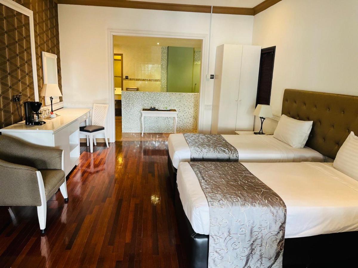 סרי קמבאנגן Mines Beach Resort Hotel מראה חיצוני תמונה