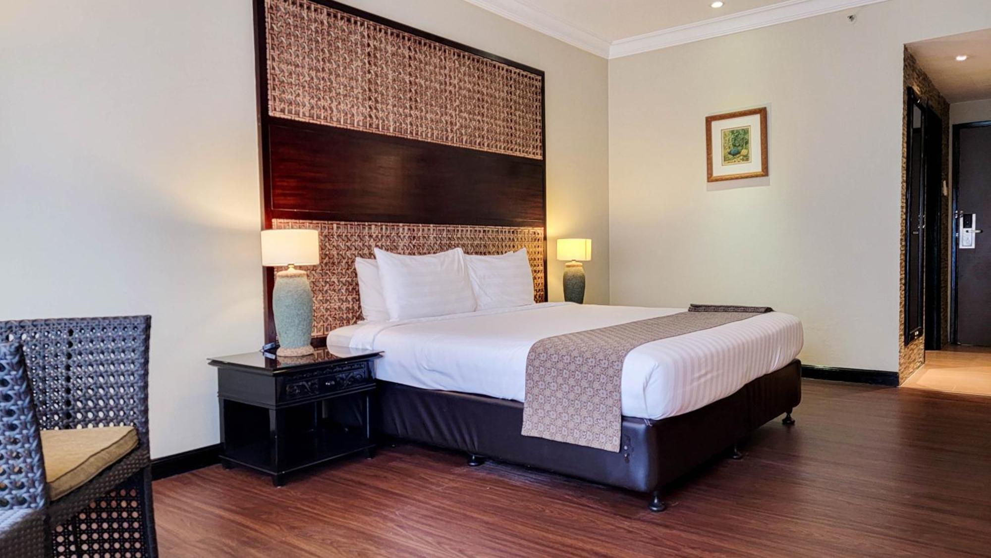 סרי קמבאנגן Mines Beach Resort Hotel מראה חיצוני תמונה