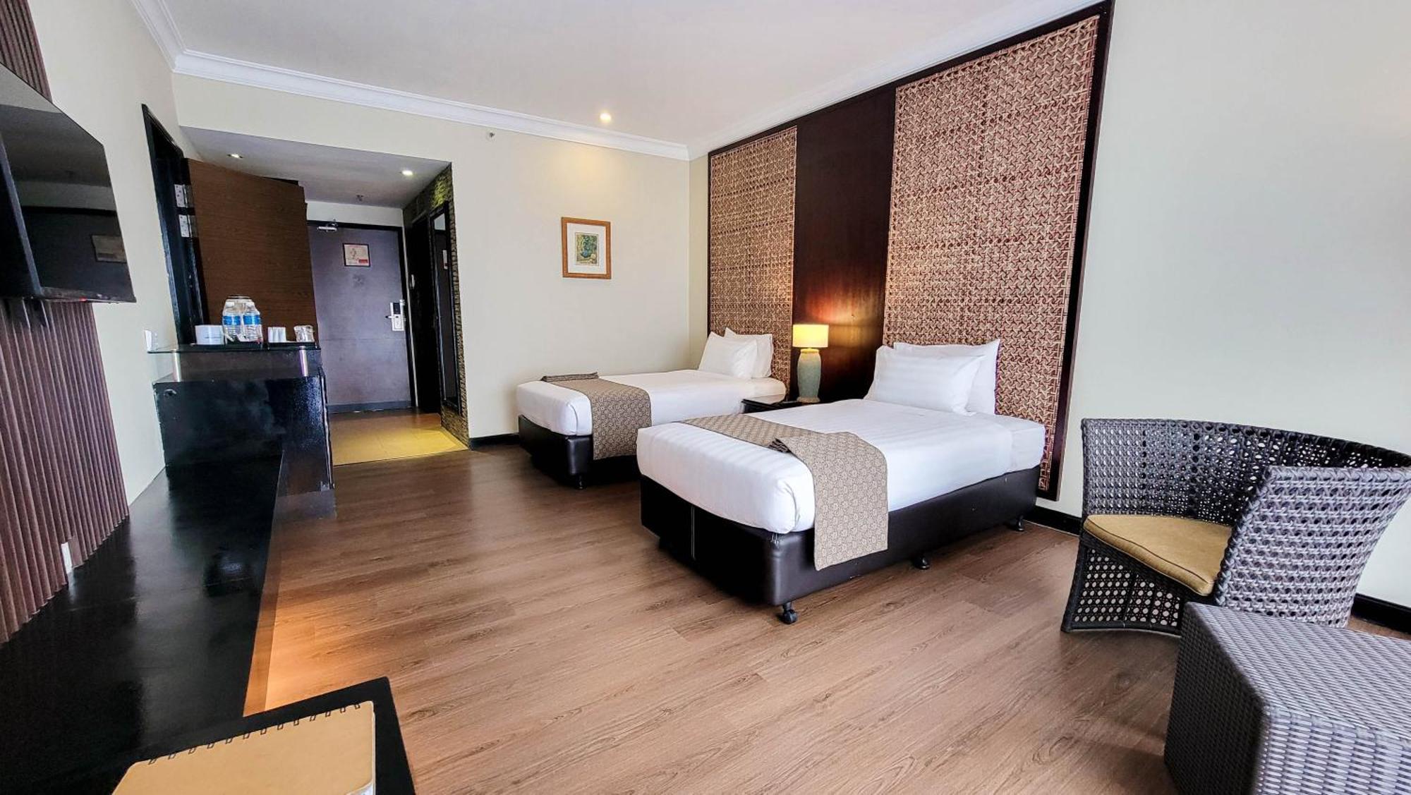 סרי קמבאנגן Mines Beach Resort Hotel מראה חיצוני תמונה