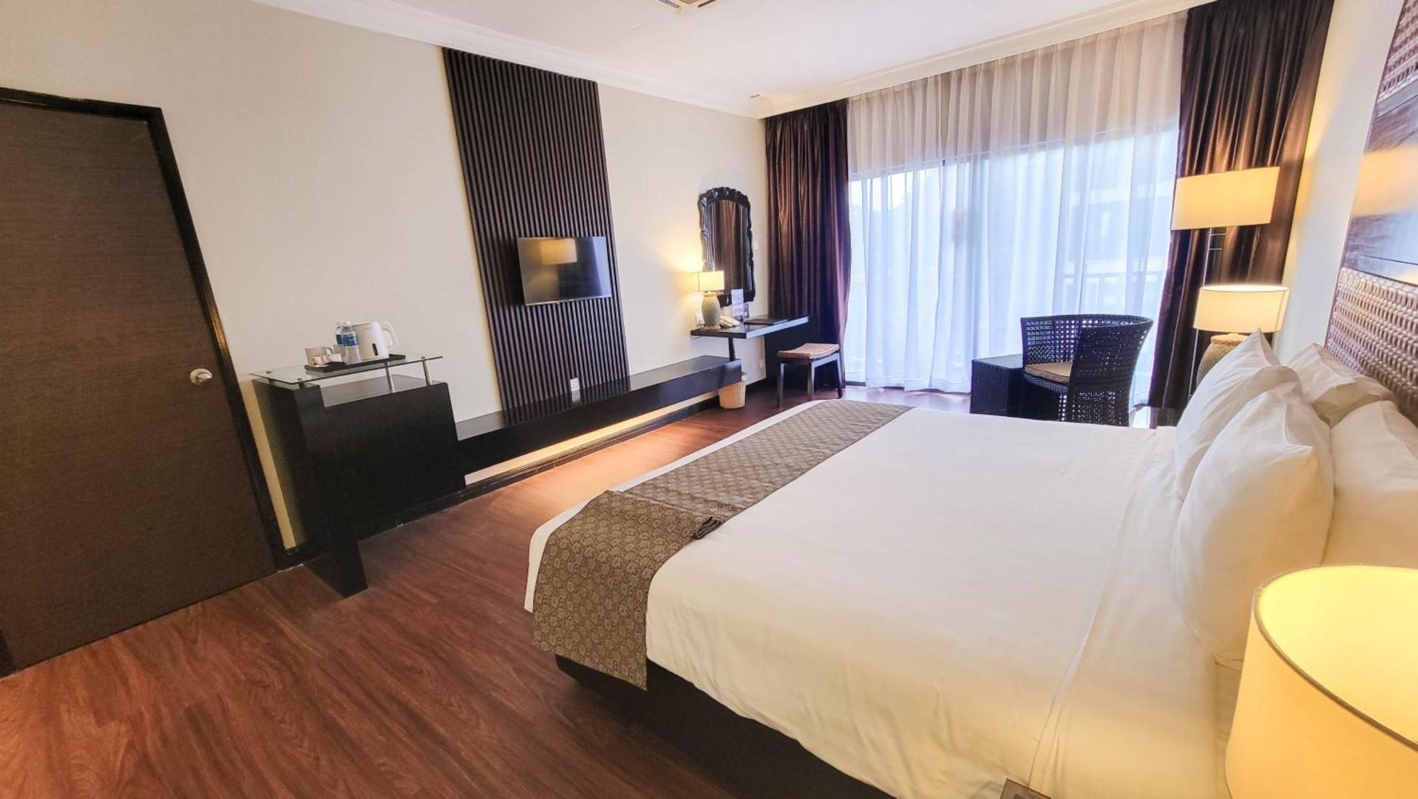 סרי קמבאנגן Mines Beach Resort Hotel מראה חיצוני תמונה